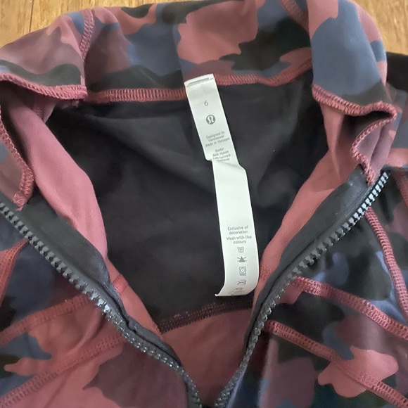 Lululemon zipup size 6 NWOT - Picture 2 of 4
